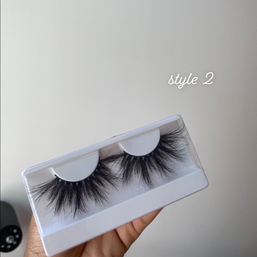 Mink Lashes - Picture 2 of 6